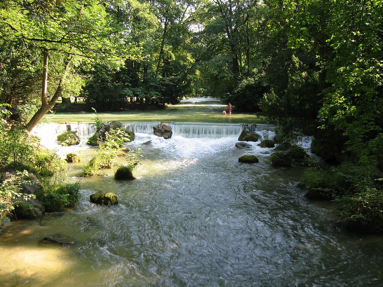 Eisbachwelle in München